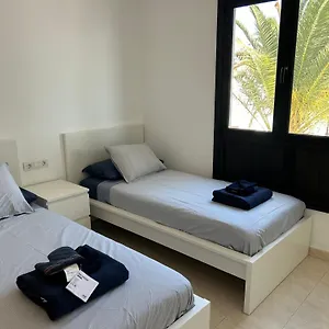 2 Bedroom Floor Close To Apartment